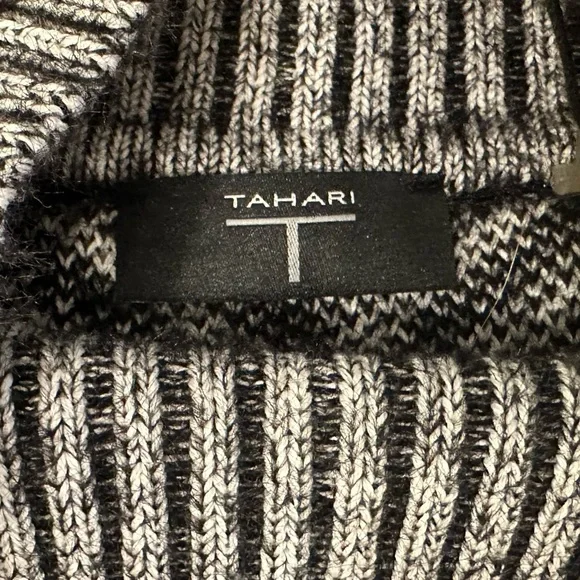 Tahari Printed Crew Neck Sweater, Size Large, NWT, Relaxed Fit, Soft & Stylish - Picture 7 of 9